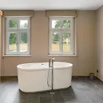 Vierseitenhof Mit Pool Ziesar
