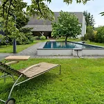 Farm stay Vierseitenhof Mit Pool Ziesar