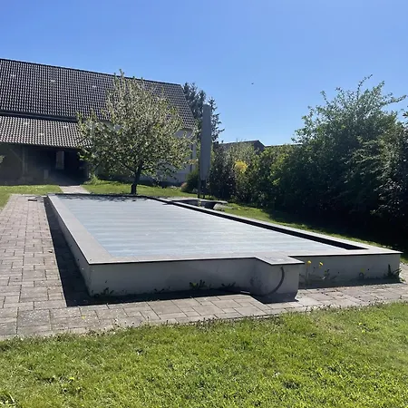 Farm stay Vierseitenhof Mit Pool Ziesar