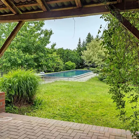Vierseitenhof Mit Pool ファームステイ