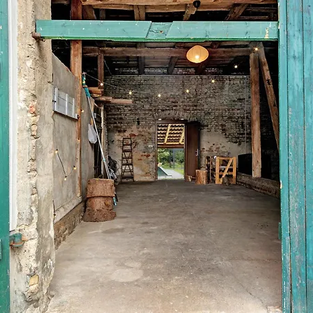 Vierseitenhof Mit Pool 팜스테이 지사르