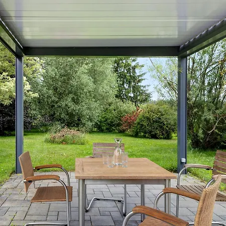 Vierseitenhof Mit Pool 지사르