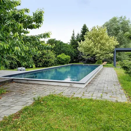 Vierseitenhof Mit Pool Ziesar