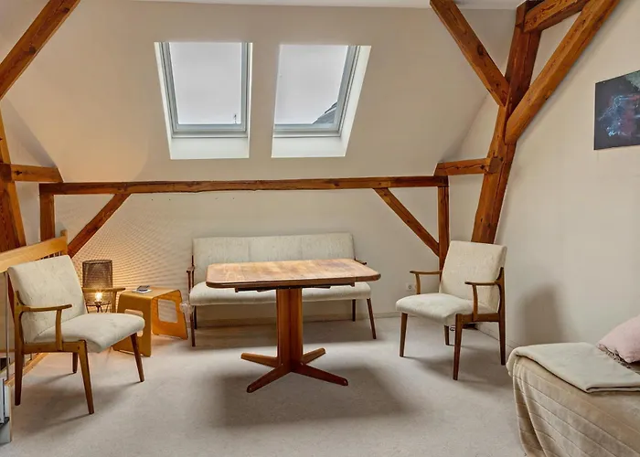 Vierseitenhof Mit Pool ツィーザル