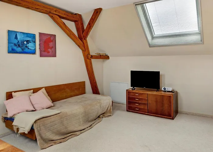 Vierseitenhof Mit Pool ツィーザル