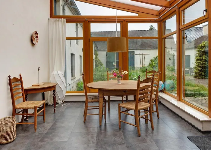 Vierseitenhof Mit Pool ファームステイ ツィーザル