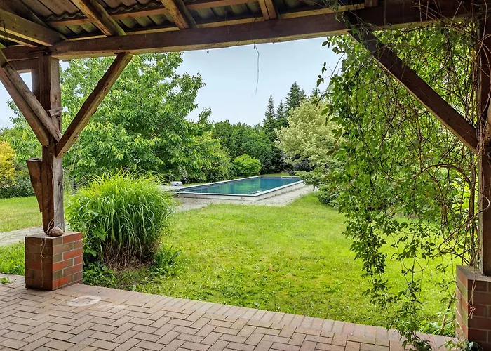 Vierseitenhof Mit Pool ファームステイ