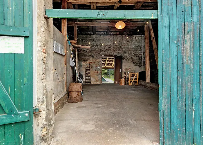 Vierseitenhof Mit Pool ファームステイ ツィーザル