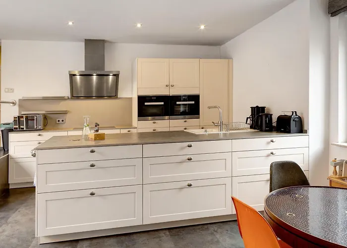 Vierseitenhof Mit Pool ファームステイ