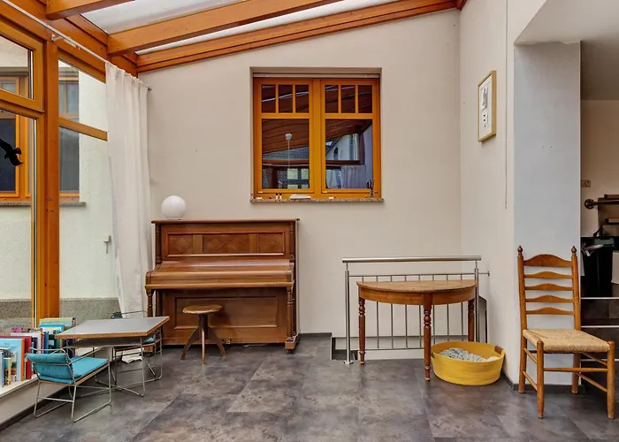 Vierseitenhof Mit Pool ツィーザル